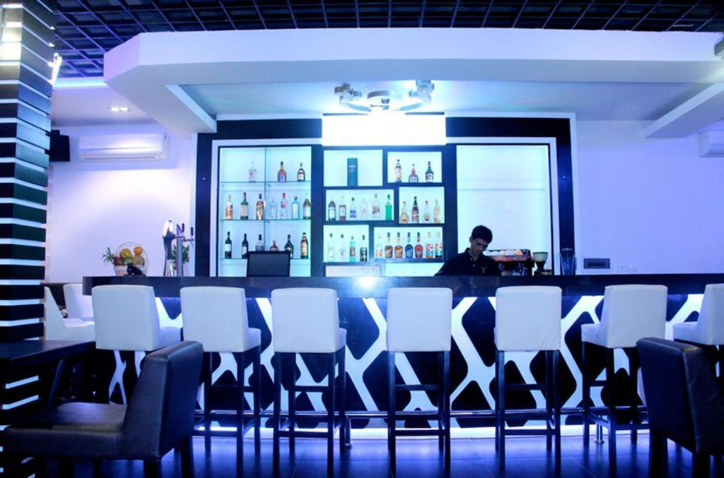 Number 9 Hotel Phnom Penh Ngoại thất bức ảnh