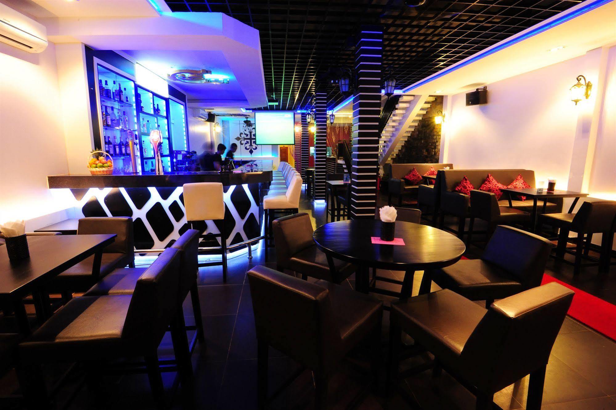 Number 9 Hotel Phnom Penh Ngoại thất bức ảnh