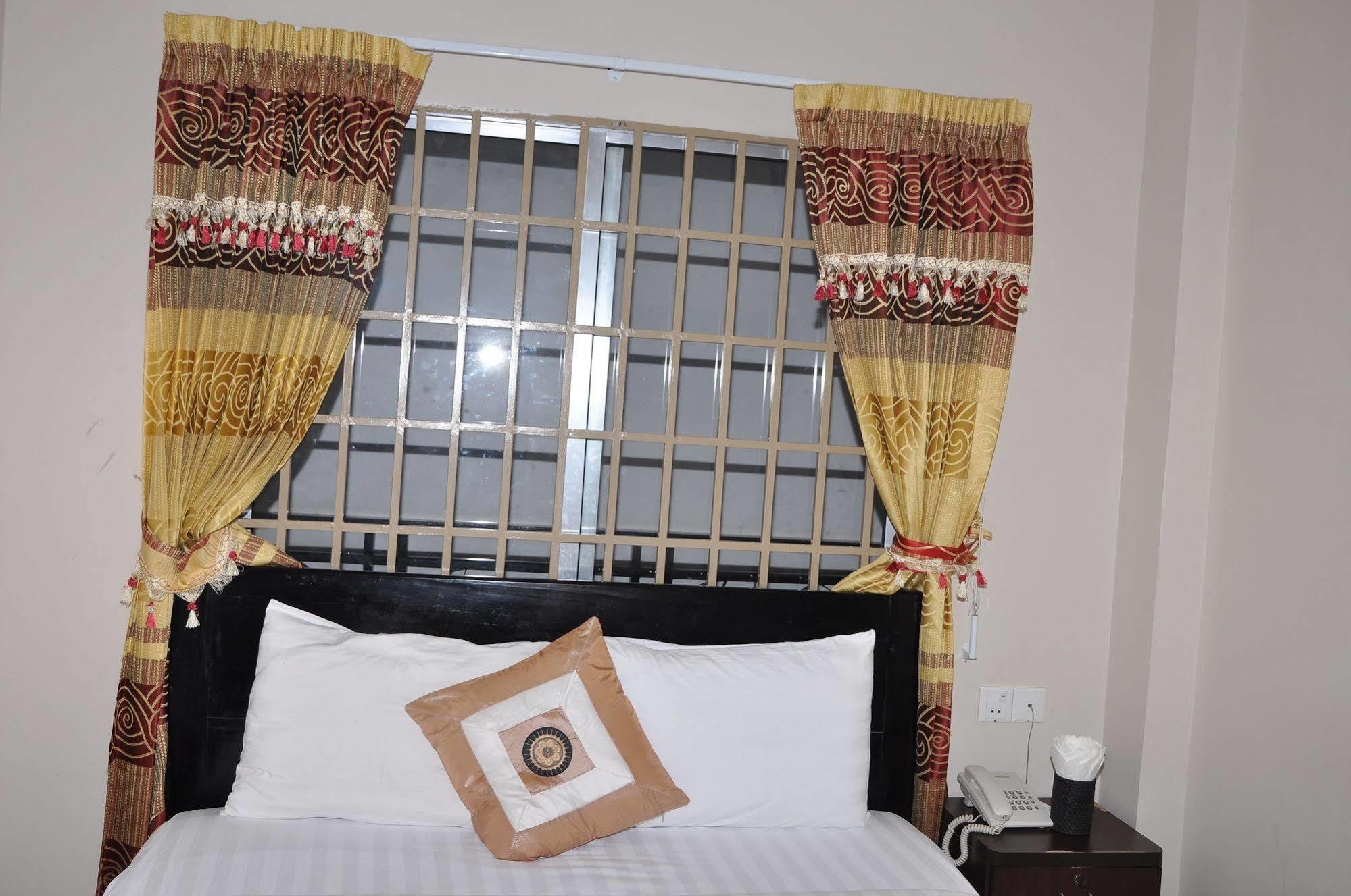 Number 9 Hotel Phnom Penh Ngoại thất bức ảnh