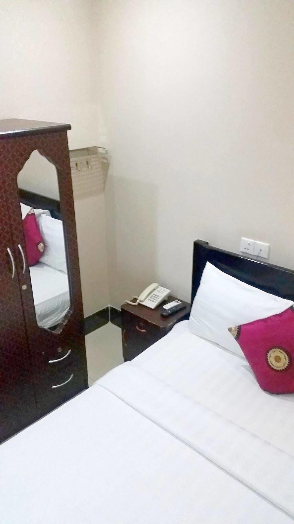 Number 9 Hotel Phnom Penh Ngoại thất bức ảnh