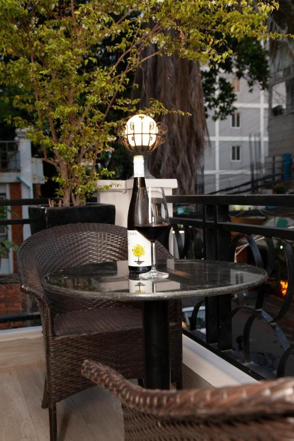 Number 9 Hotel Phnom Penh Ngoại thất bức ảnh